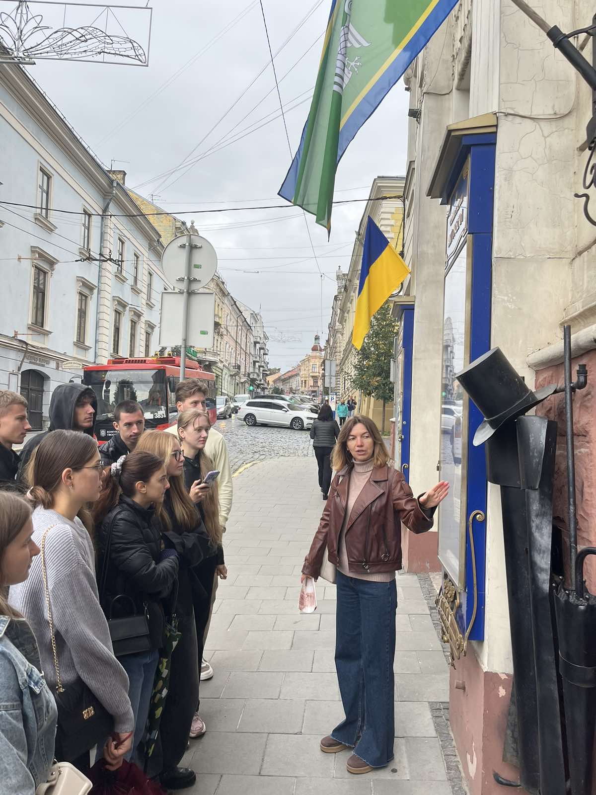 Позааудиторний навчальний захід «Культурна спадщина Чернівців очима майбутніх менеджерів туризму»